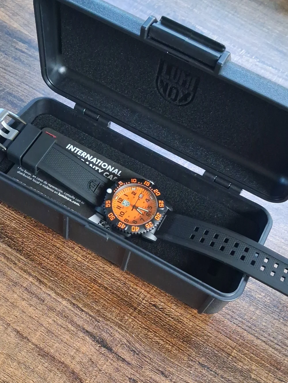 Luminox sea lion